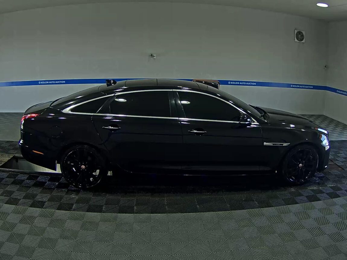JAGUAR XJ (8TH GEN) 3.0D LWB 50TH ANNIVERSARY SPECIAL EDITION 2019 - zdjęcie 4