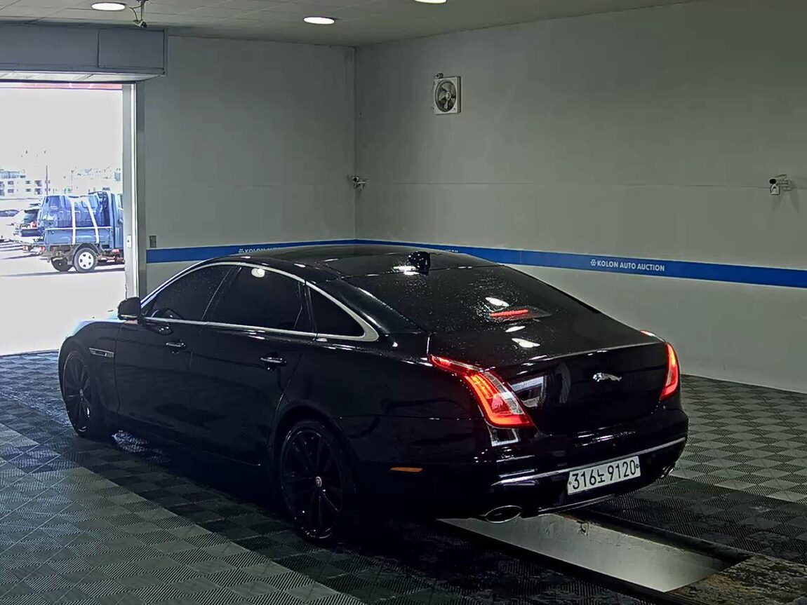 JAGUAR XJ (8TH GEN) 3.0D LWB 50TH ANNIVERSARY SPECIAL EDITION 2019 - zdjęcie 6