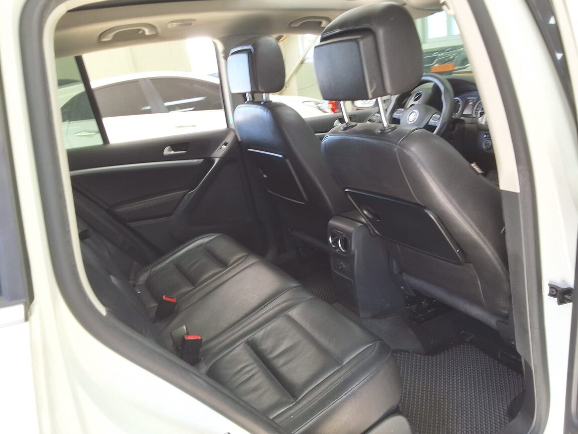 VOLKSWAGEN TIGUAN 2.0 TDI BLUEMOTION PREMIUM 2016 - zdjęcie 14