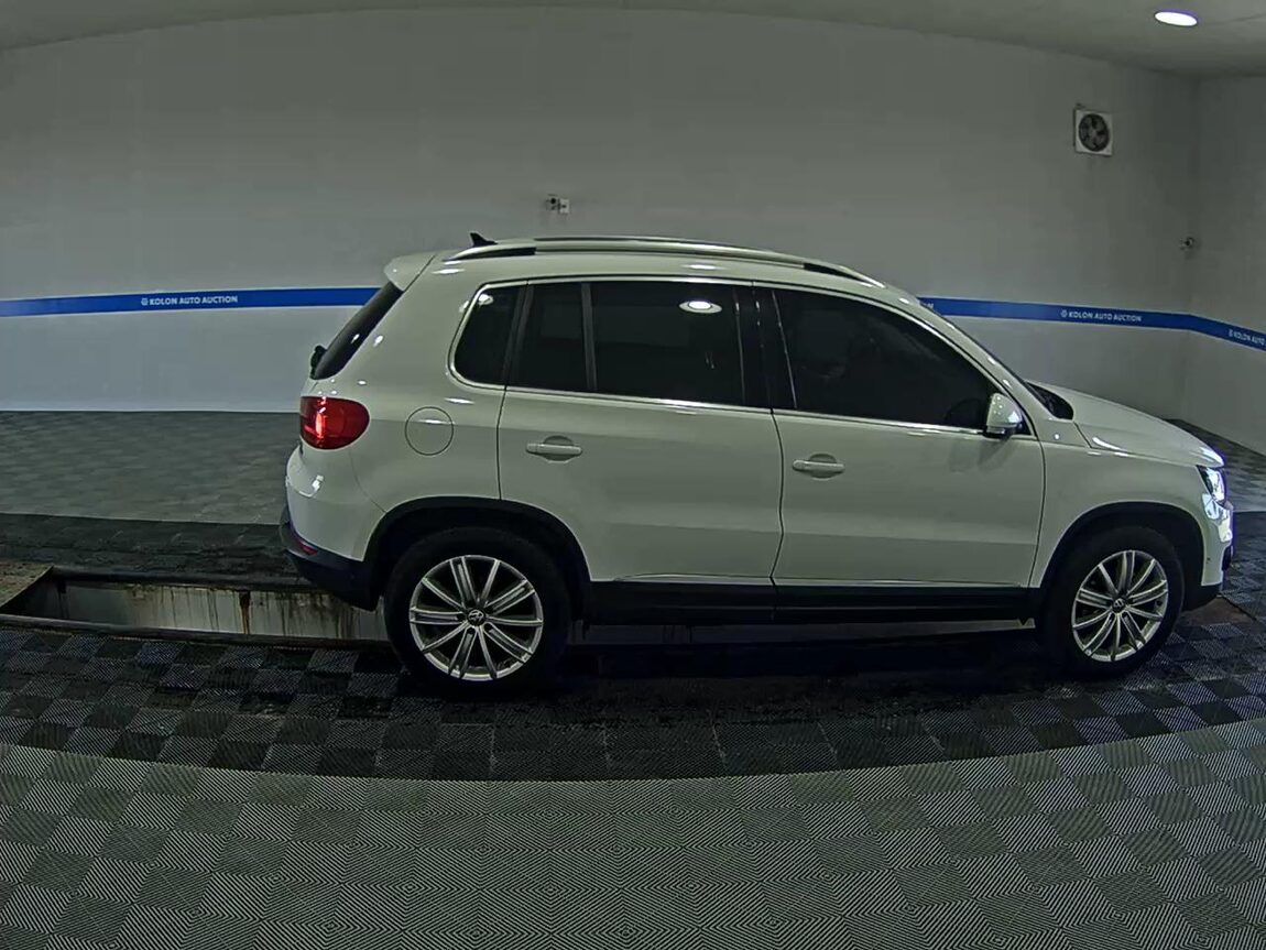 VOLKSWAGEN TIGUAN 2.0 TDI BLUEMOTION PREMIUM 2016 - zdjęcie 4