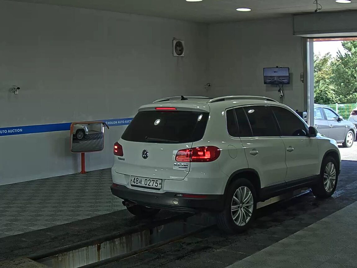 VOLKSWAGEN TIGUAN 2.0 TDI BLUEMOTION PREMIUM 2016 - zdjęcie 5