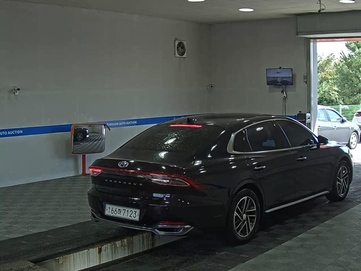 HYUNDAI THE NEW GRANDEUR IG GASOLINE 2.5 PREMIUM CHOICE 2020 - zdjęcie 5