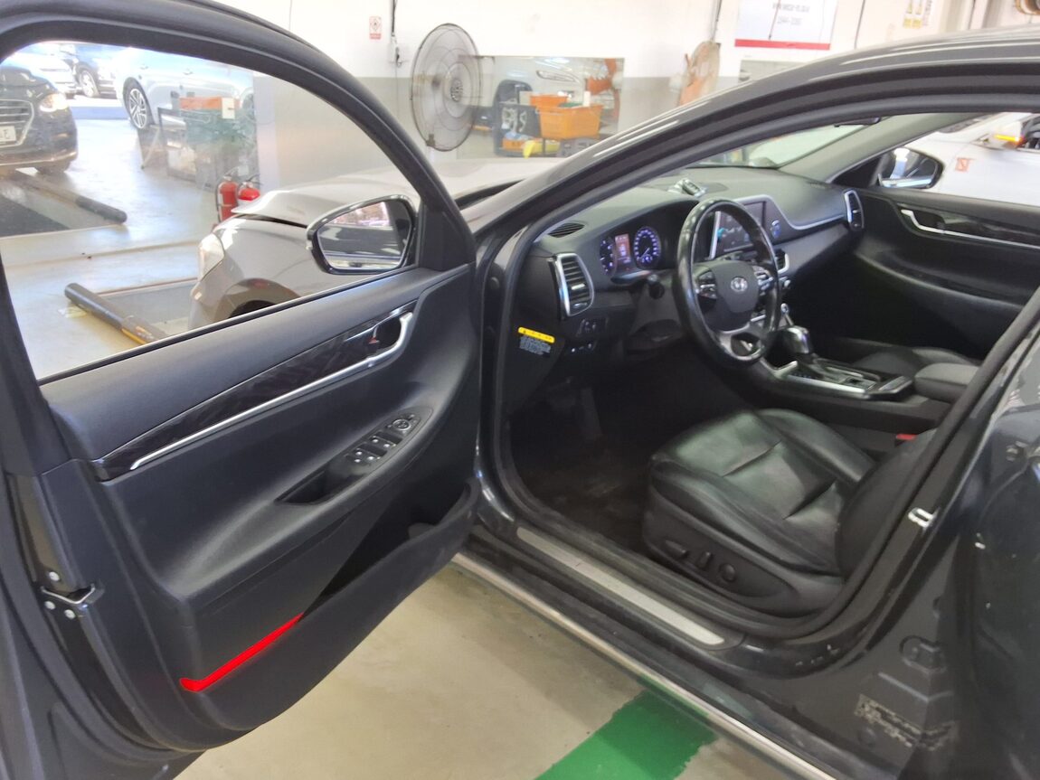 HYUNDAI GRANDEUR IG 3.0 GDi MODERN BASIC RENTAL CAR 2018 - zdjęcie 10