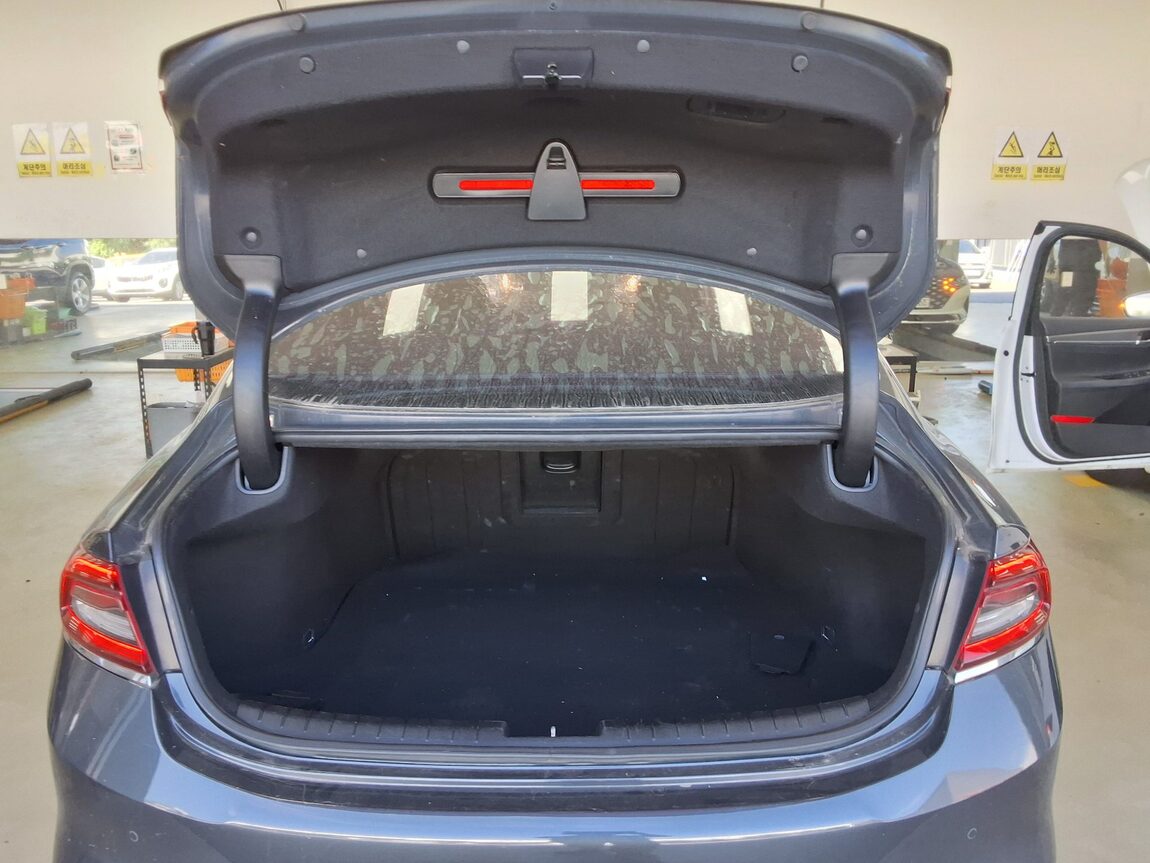 HYUNDAI GRANDEUR IG 3.0 GDi MODERN BASIC RENTAL CAR 2018 - zdjęcie 15