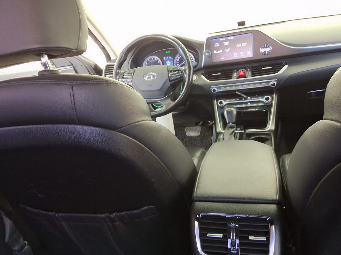 HYUNDAI GRANDEUR IG 3.0 GDi MODERN BASIC RENTAL CAR 2018 - zdjęcie 11