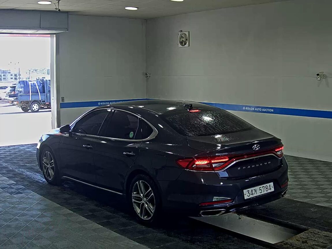 HYUNDAI GRANDEUR IG 3.0 GDi MODERN BASIC RENTAL CAR 2018 - zdjęcie 6