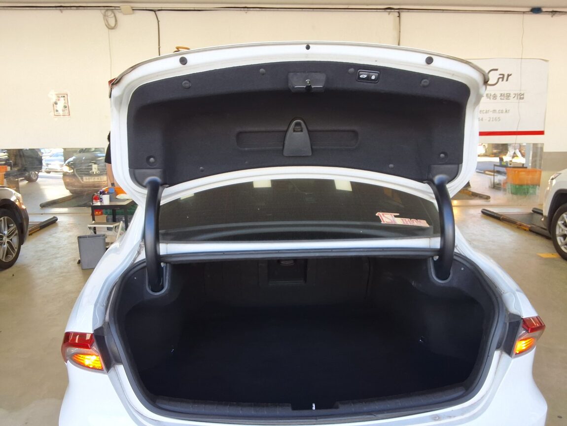 HYUNDAI THE NEW GRANDEUR IG GASOLINE 2.5 PREMIUM 2022 - zdjęcie 16