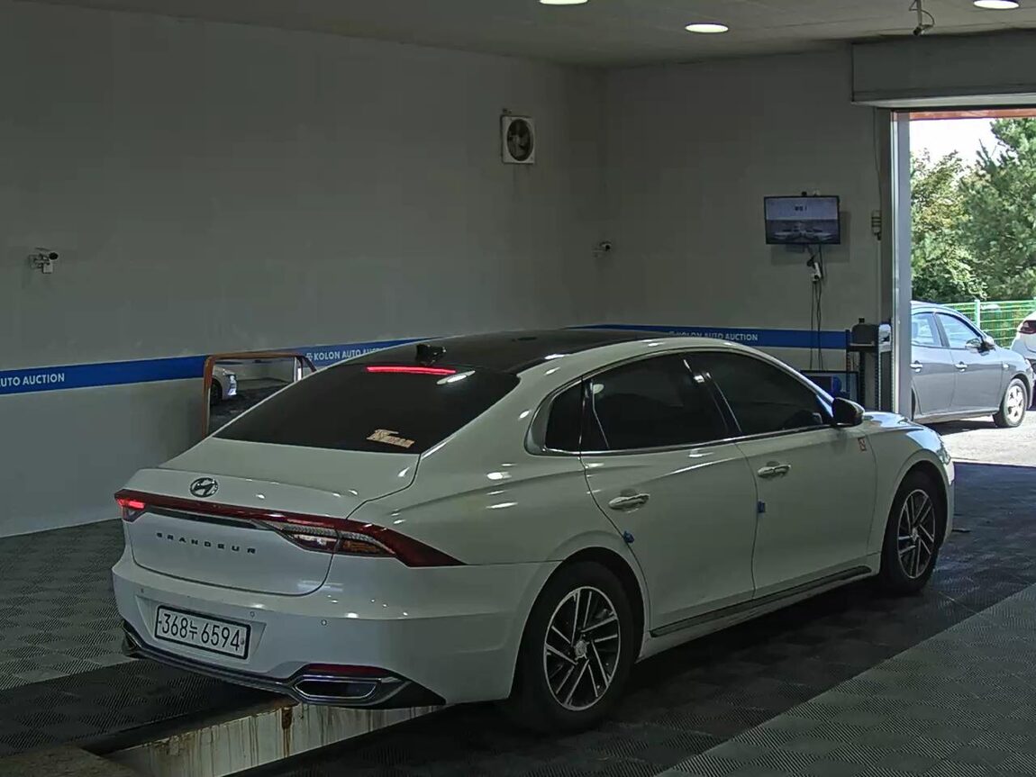 HYUNDAI THE NEW GRANDEUR IG GASOLINE 2.5 PREMIUM 2022 - zdjęcie 5