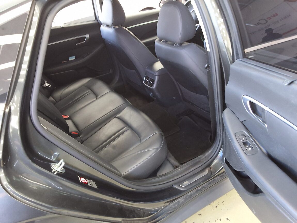 HYUNDAI SONATA (DN8) G2.0 PREMIUM FAMILY 2020 - zdjęcie 14