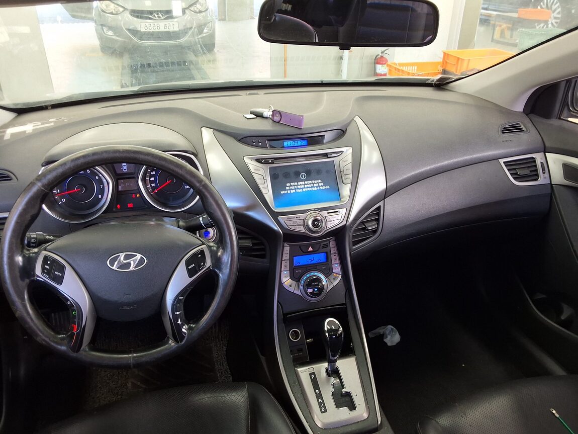 HYUNDAI AVANTE MD M16 GDi AVENUE 2014 - zdjęcie 11