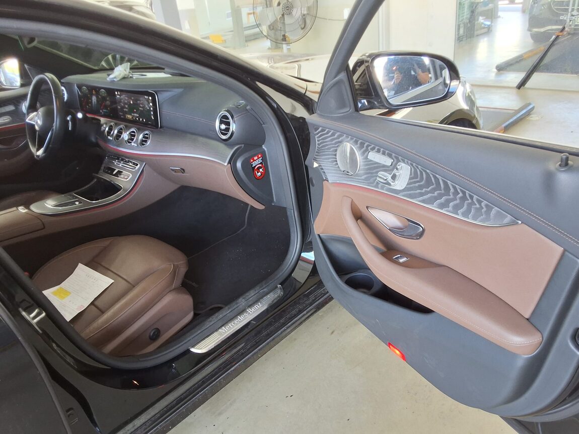 MERCEDES-BENZ E-CLASS (5TH GEN) E350 4MATIC AVANTGARDE 2022 - zdjęcie 19