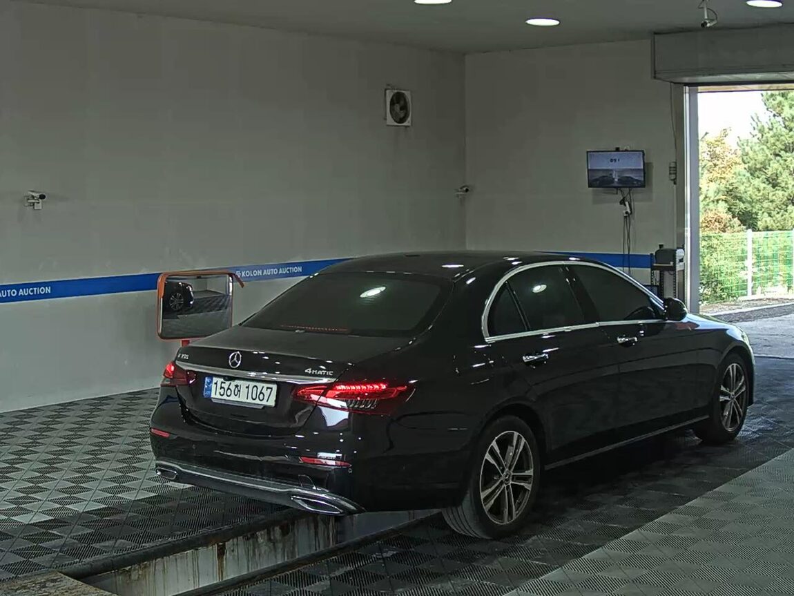 MERCEDES-BENZ E-CLASS (5TH GEN) E350 4MATIC AVANTGARDE 2022 - zdjęcie 5