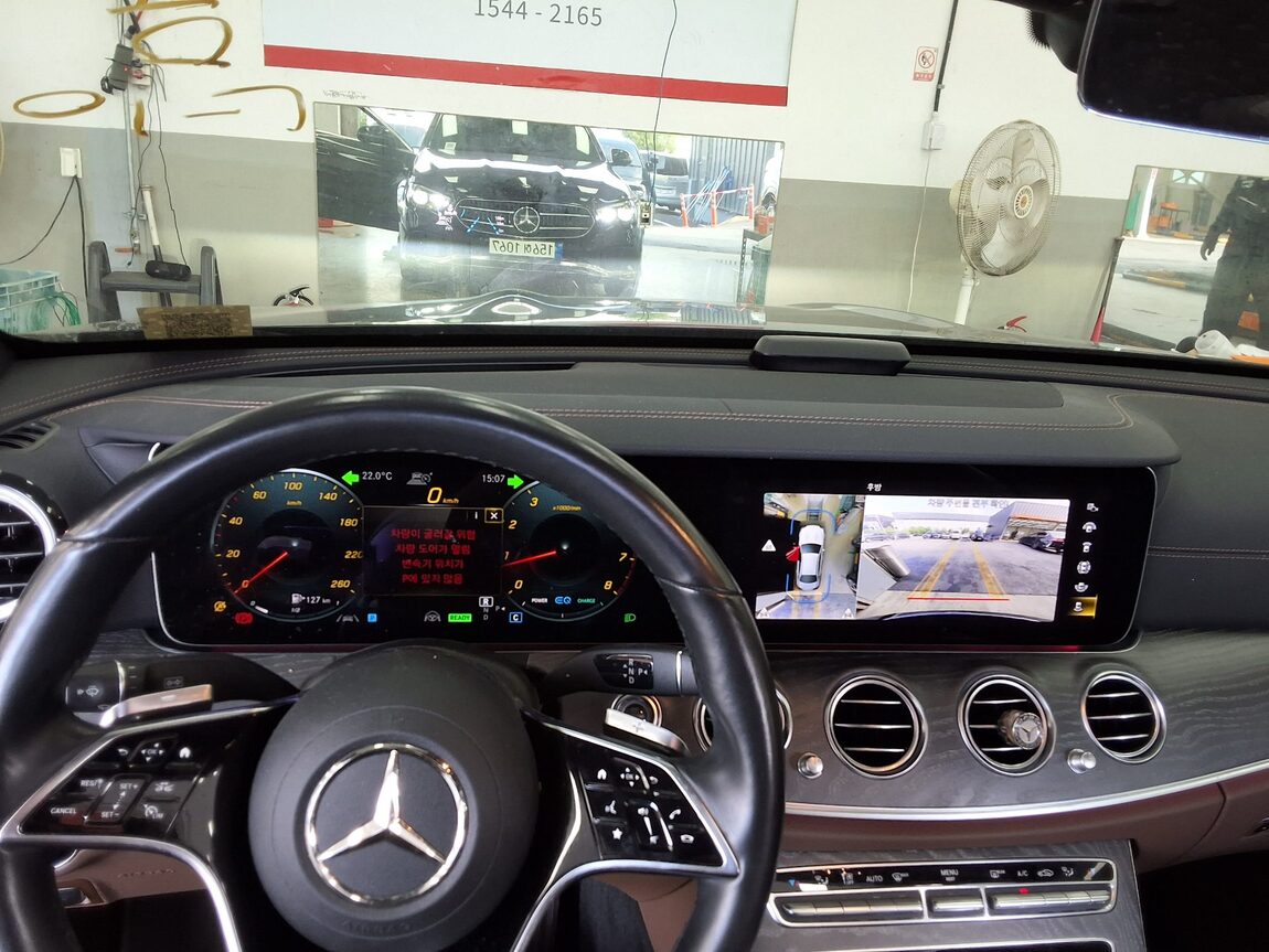 MERCEDES-BENZ E-CLASS (5TH GEN) E350 4MATIC AVANTGARDE 2022 - zdjęcie 28
