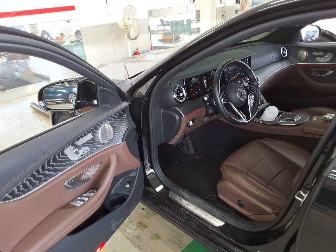 MERCEDES-BENZ E-CLASS (5TH GEN) E350 4MATIC AVANTGARDE 2022 - zdjęcie 12