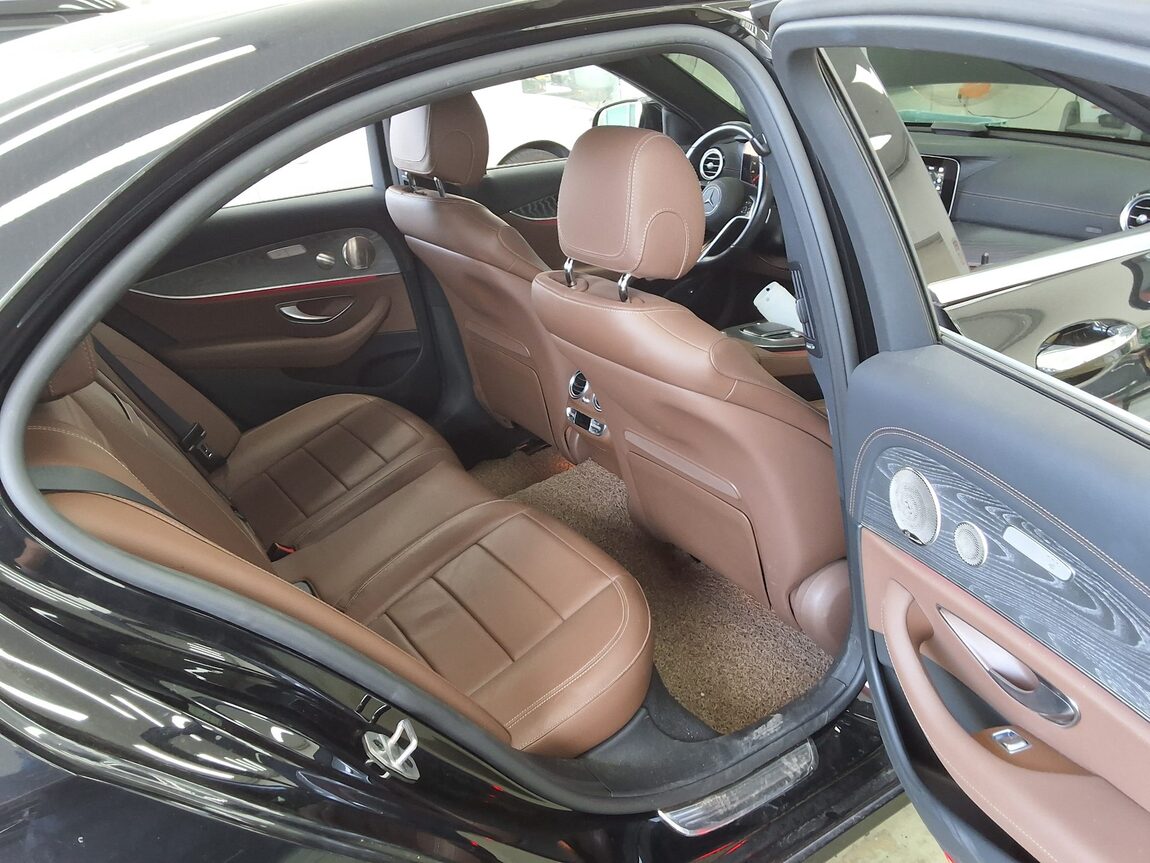 MERCEDES-BENZ E-CLASS (5TH GEN) E350 4MATIC AVANTGARDE 2022 - zdjęcie 18