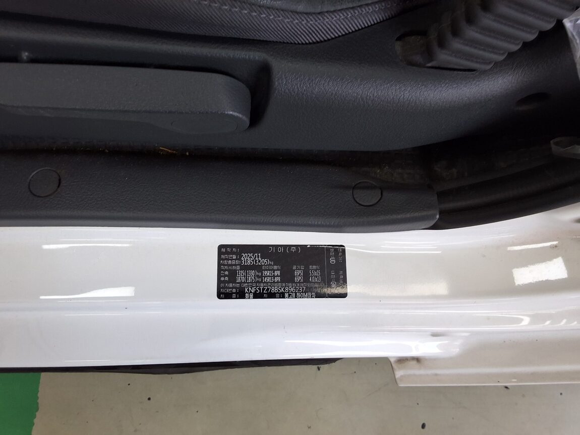 KIA THE NEW BONGO III CARGO REFRIGERATED BOX TRUCK LPI PLUS MODEL 2025 - zdjęcie 13