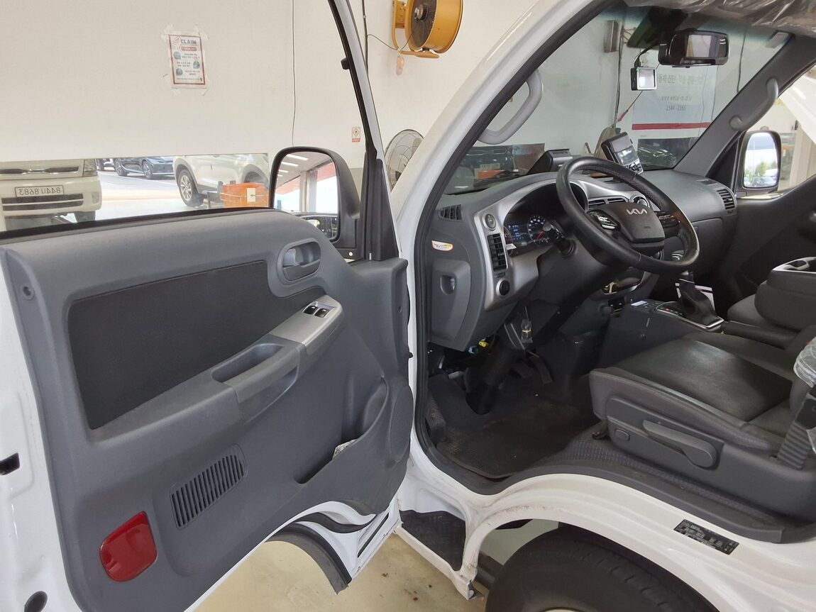 KIA THE NEW BONGO III CARGO REFRIGERATED BOX TRUCK LPI PLUS MODEL 2025 - zdjęcie 10