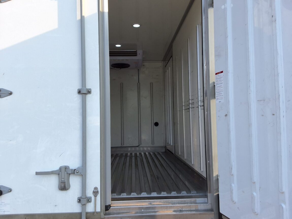 KIA THE NEW BONGO III CARGO REFRIGERATED BOX TRUCK LPI PLUS MODEL 2025 - zdjęcie 12