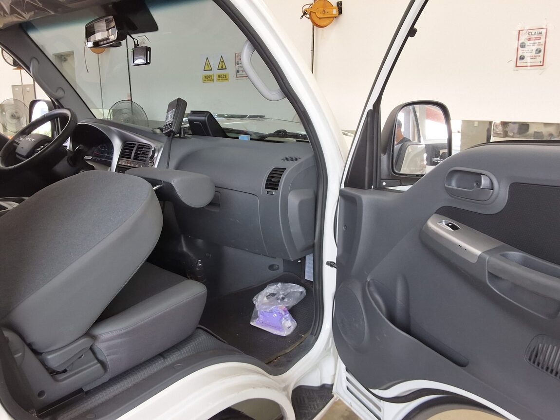 KIA THE NEW BONGO III CARGO REFRIGERATED BOX TRUCK LPI PLUS MODEL 2025 - zdjęcie 11