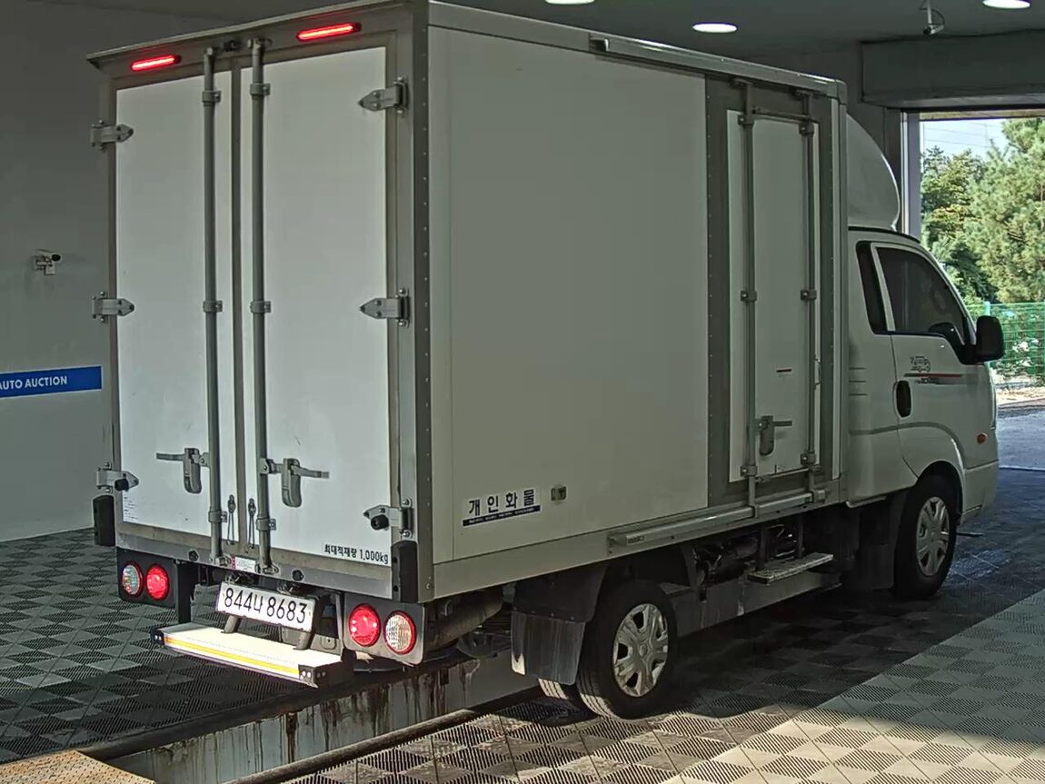 KIA THE NEW BONGO III CARGO REFRIGERATED BOX TRUCK LPI PLUS MODEL 2025 - zdjęcie 5