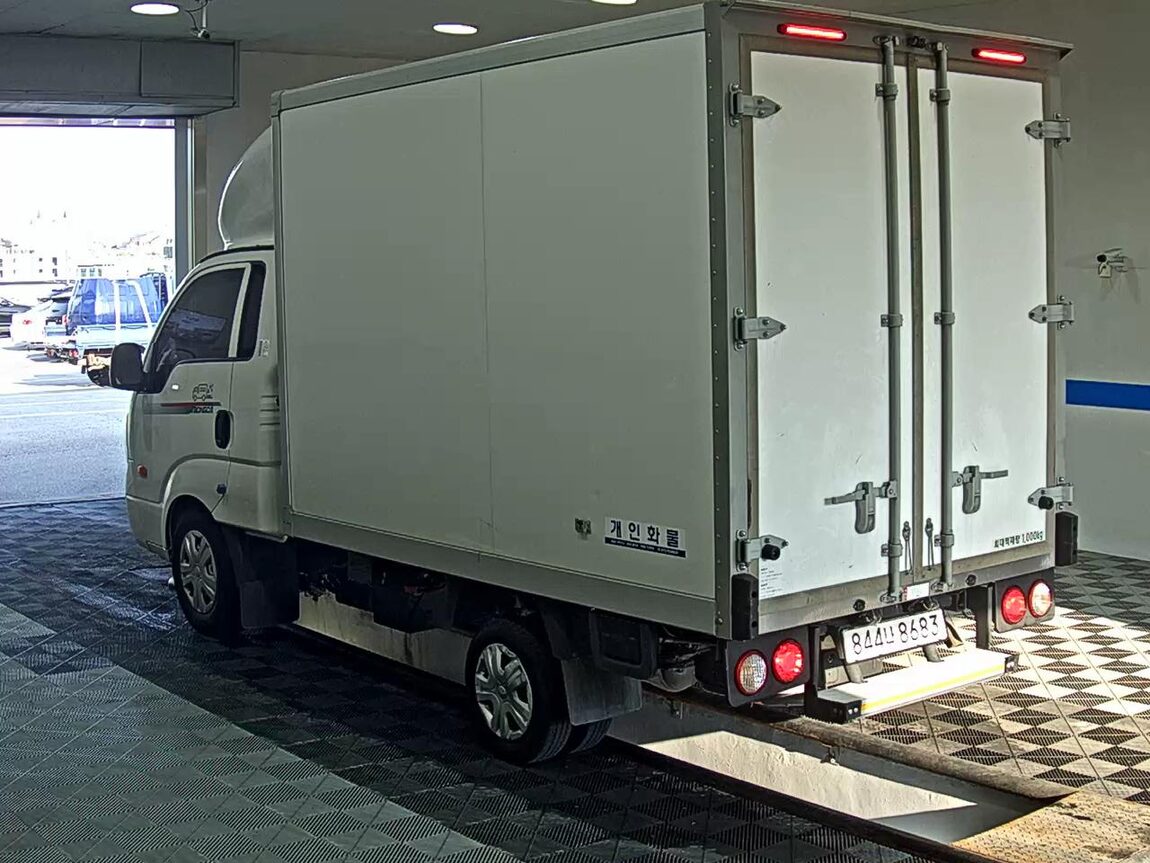 KIA THE NEW BONGO III CARGO REFRIGERATED BOX TRUCK LPI PLUS MODEL 2025 - zdjęcie 6