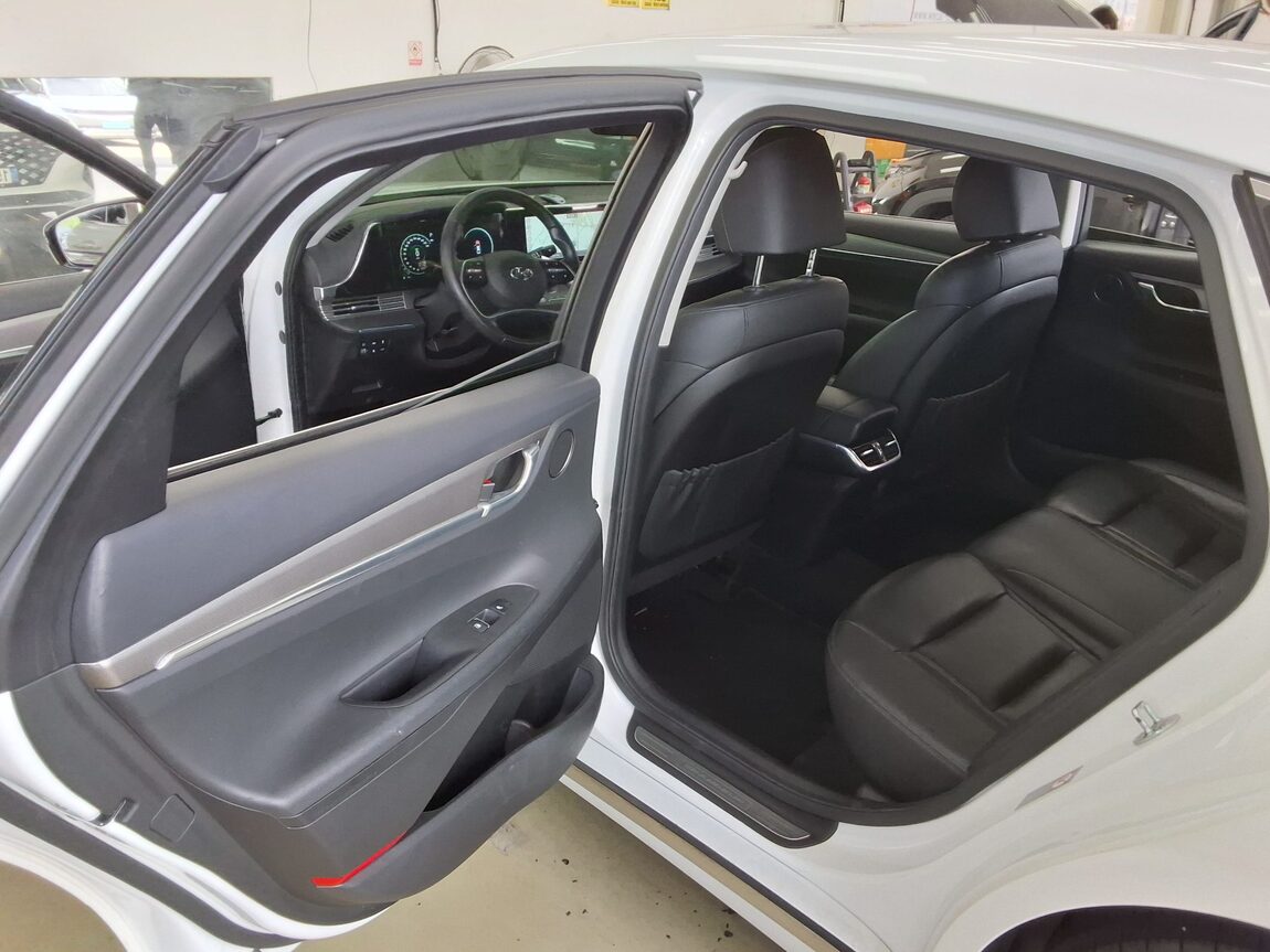 HYUNDAI THE NEW GRANDEUR IG HYBRID 2.4 HEV LE BLANC 2022 - zdjęcie 13
