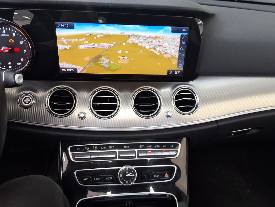 MERCEDES-BENZ E-CLASS (5TH GEN) E300 AVANTGARDE 2019 - zdjęcie 24