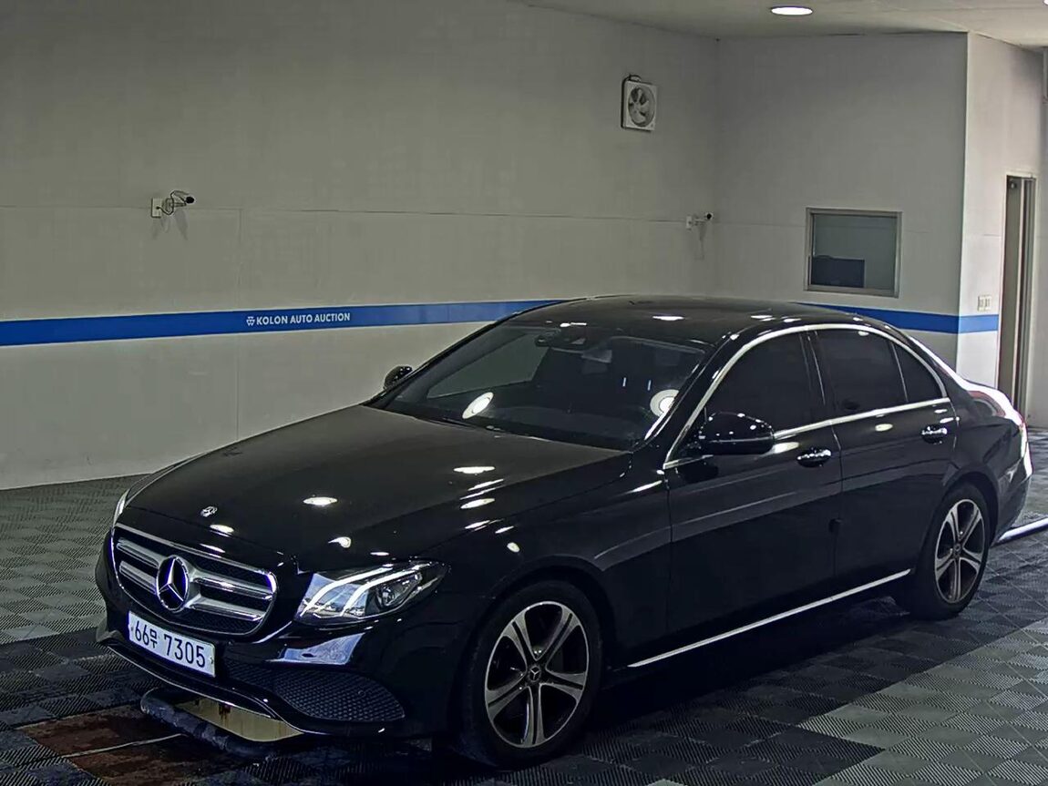 MERCEDES-BENZ E-CLASS (5TH GEN) E300 AVANTGARDE 2019 - zdjęcie 2