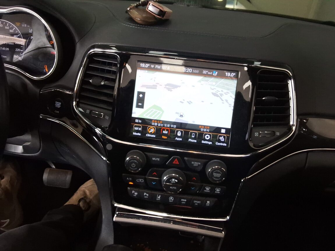 JEEP GRAND CHEROKEE (WK2) 3.6 V6 OVERLAND 2021 - zdjęcie 24