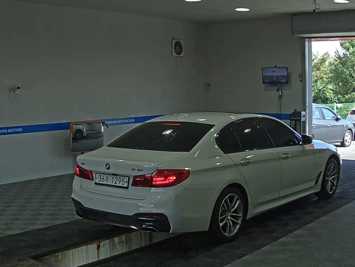 BMW 5 SERIES (7TH GEN) 530i xDRIVE M SPORT PACK PLUS 2017 - zdjęcie 5