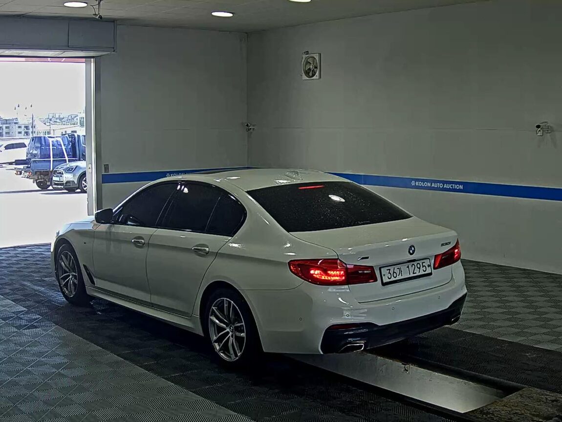 BMW 5 SERIES (7TH GEN) 530i xDRIVE M SPORT PACK PLUS 2017 - zdjęcie 6