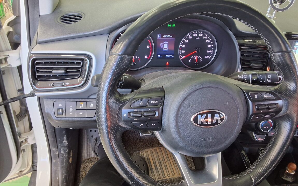 KIA STONIC U2 1.6 DIESEL PRESTIGE 2018 - zdjęcie 17