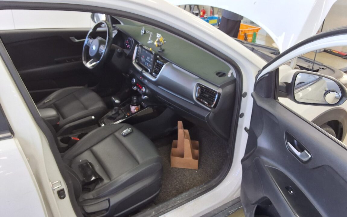 KIA STONIC U2 1.6 DIESEL PRESTIGE 2018 - zdjęcie 14