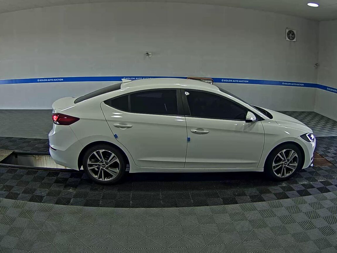 HYUNDAI AVANTE AD 1.6 GDi VALUE PLUS 2018 - zdjęcie 4