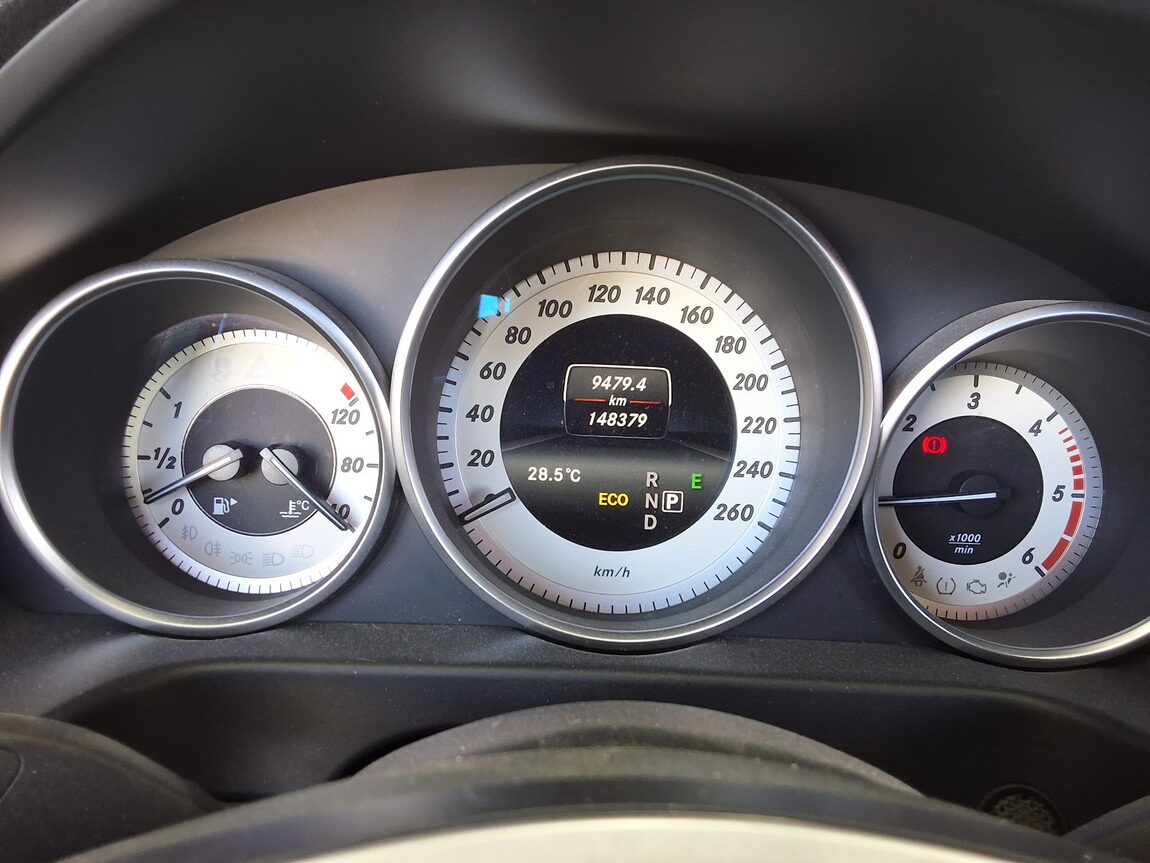 MERCEDES-BENZ E-CLASS (4TH GEN) E220 CDI BLUETEC AVANTGARDE 2015 - zdjęcie 10