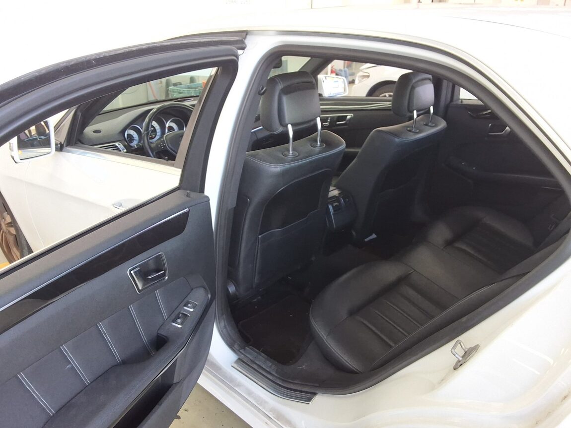 MERCEDES-BENZ E-CLASS (4TH GEN) E220 CDI BLUETEC AVANTGARDE 2015 - zdjęcie 13