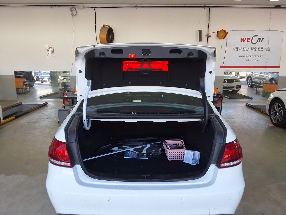 MERCEDES-BENZ E-CLASS (4TH GEN) E220 CDI BLUETEC AVANTGARDE 2015 - zdjęcie 16