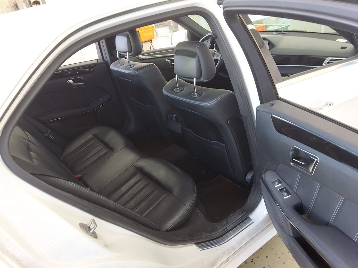 MERCEDES-BENZ E-CLASS (4TH GEN) E220 CDI BLUETEC AVANTGARDE 2015 - zdjęcie 14