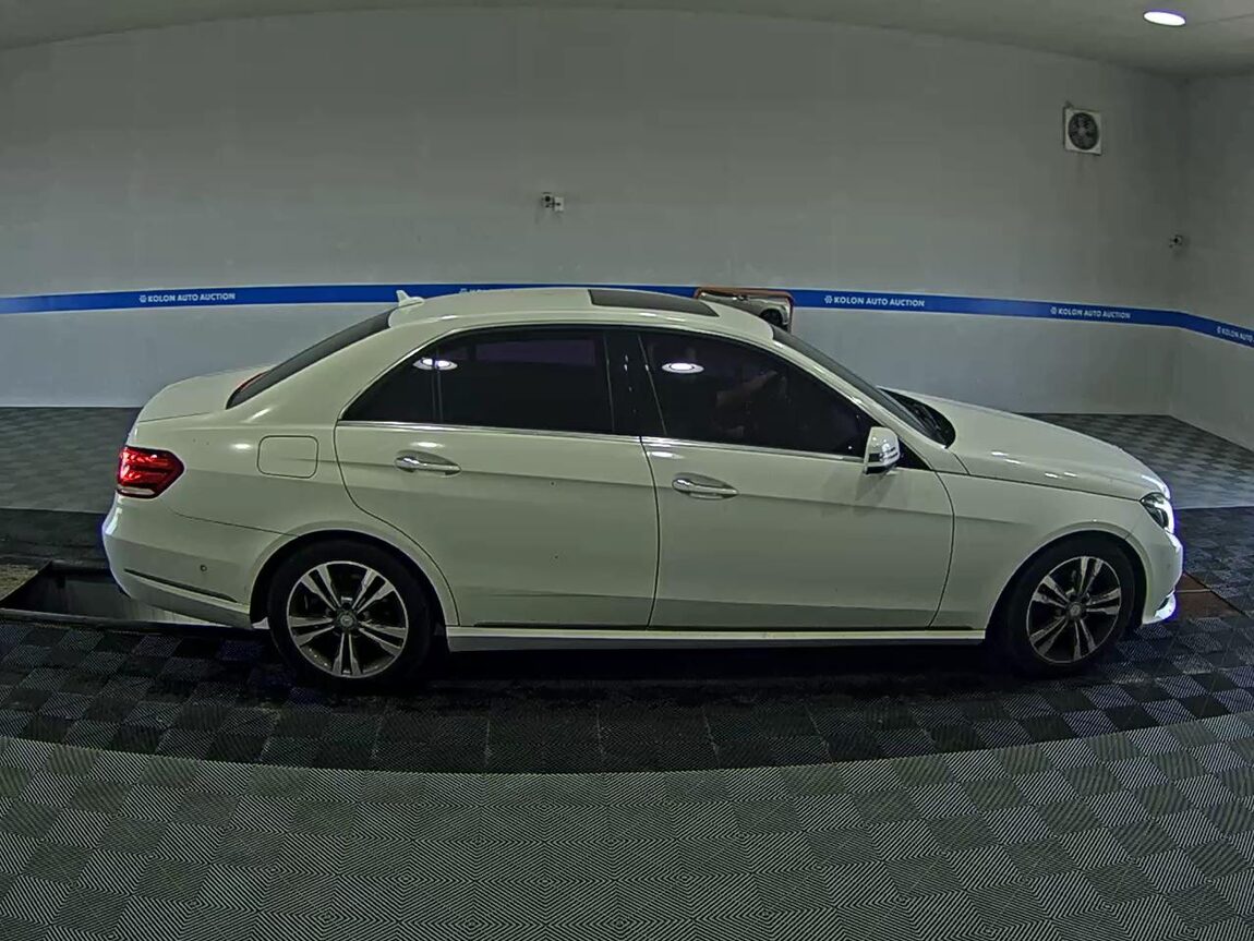 MERCEDES-BENZ E-CLASS (4TH GEN) E220 CDI BLUETEC AVANTGARDE 2015 - zdjęcie 4