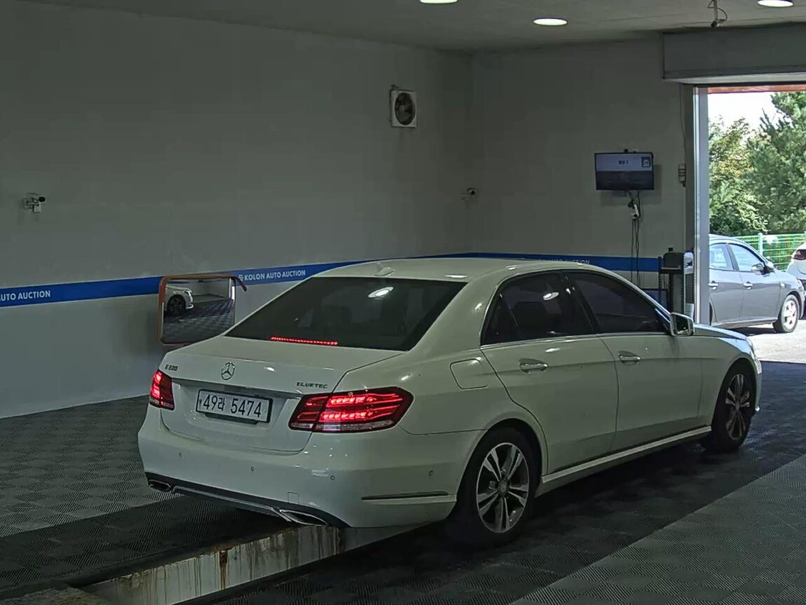 MERCEDES-BENZ E-CLASS (4TH GEN) E220 CDI BLUETEC AVANTGARDE 2015 - zdjęcie 5