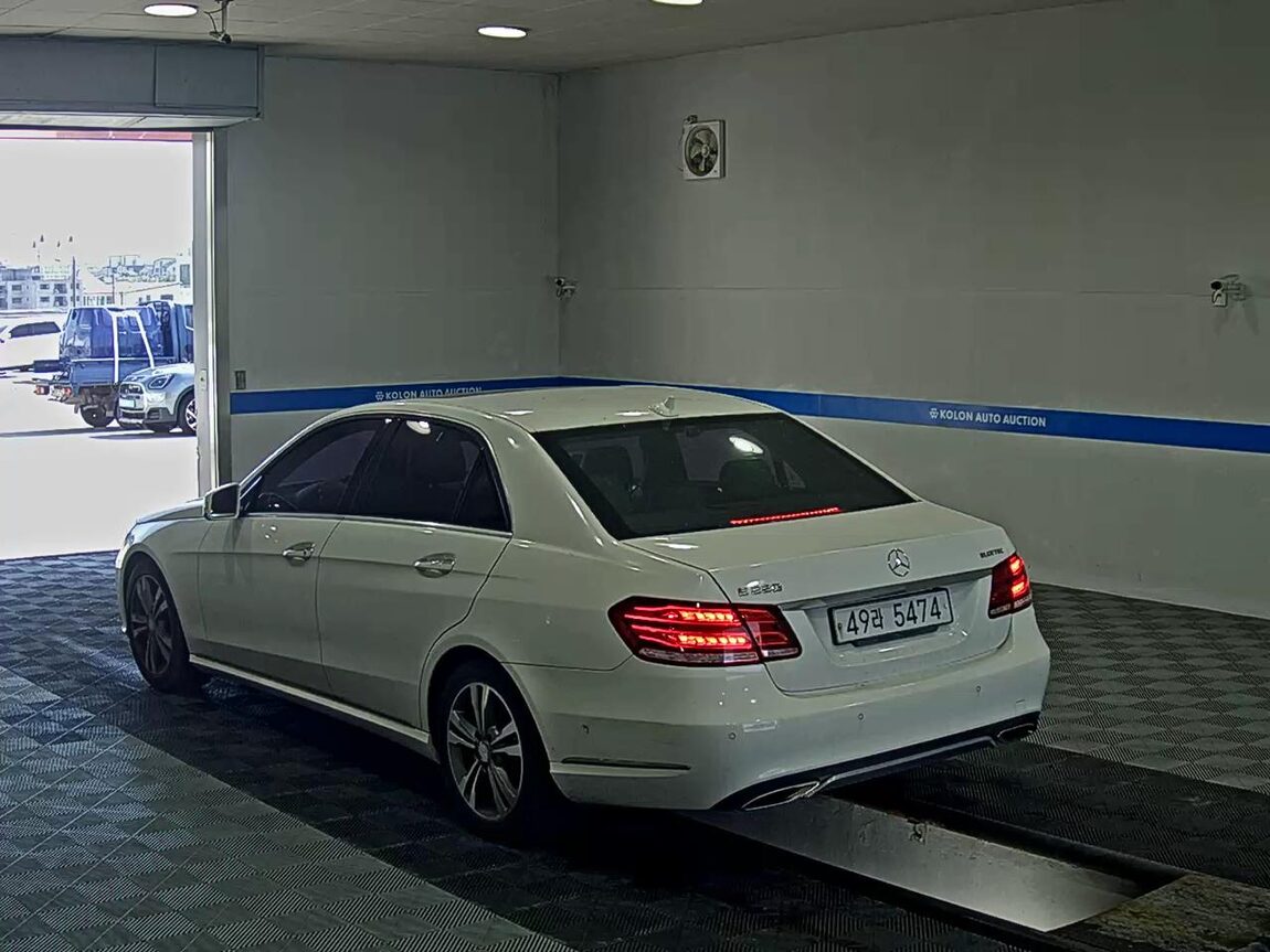 MERCEDES-BENZ E-CLASS (4TH GEN) E220 CDI BLUETEC AVANTGARDE 2015 - zdjęcie 6