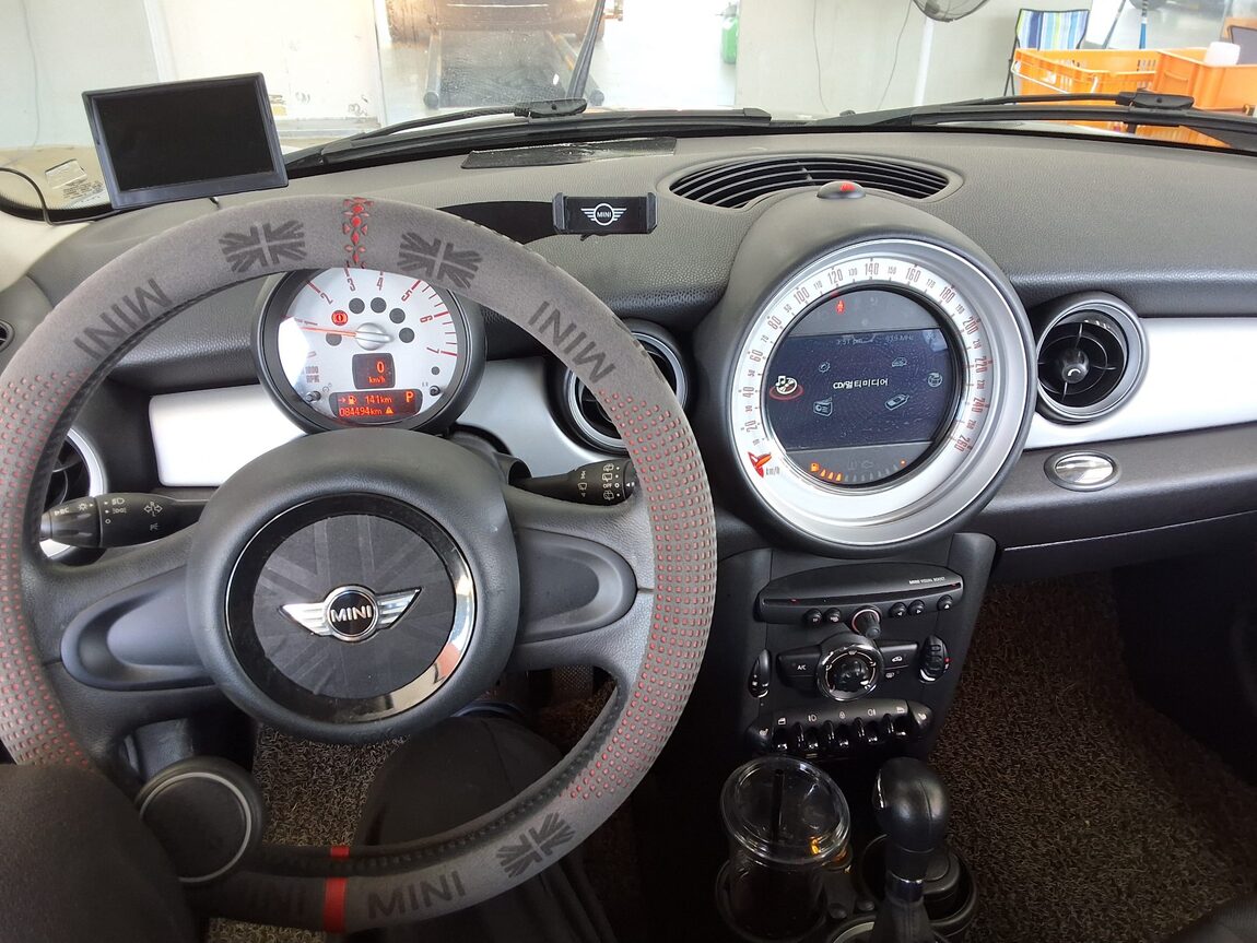 MINI COOPER (2ND GEN) 2.0 D SE 2013 - zdjęcie 15