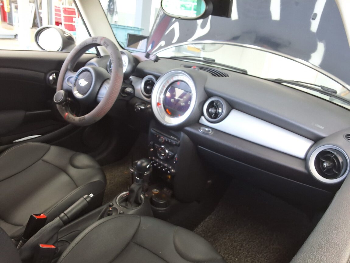 MINI COOPER (2ND GEN) 2.0 D SE 2013 - zdjęcie 11