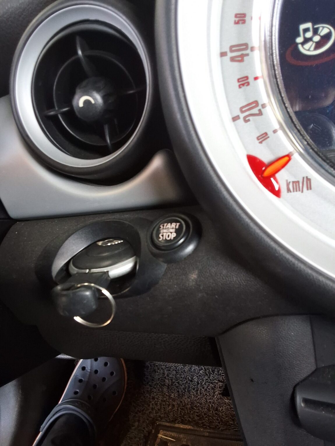 MINI COOPER (2ND GEN) 2.0 D SE 2013 - zdjęcie 23
