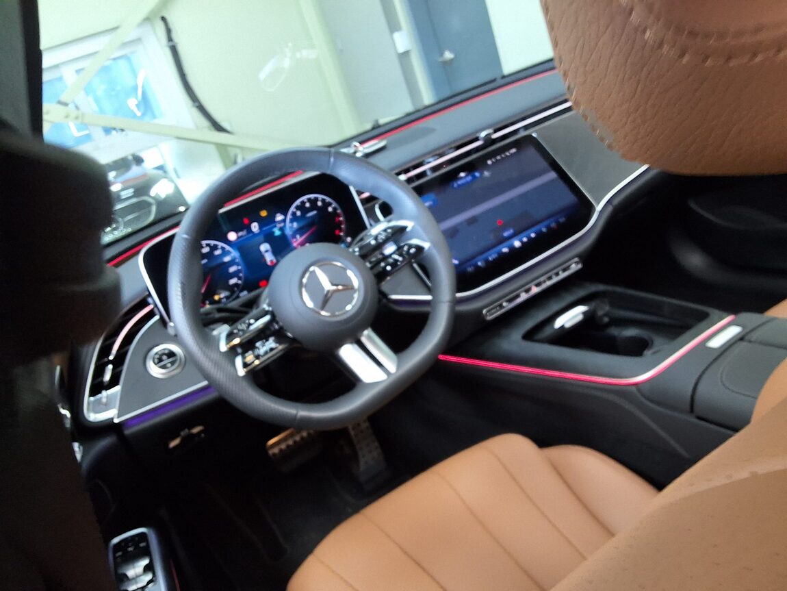 MERCEDES-BENZ E-CLASS (6TH GEN) E200 AMG LINE 2026 - zdjęcie 12