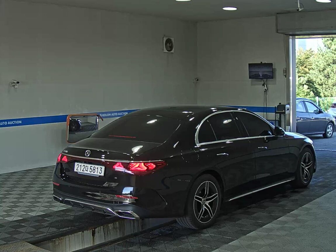 MERCEDES-BENZ E-CLASS (6TH GEN) E200 AMG LINE 2026 - zdjęcie 5