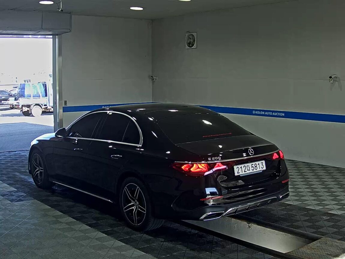 MERCEDES-BENZ E-CLASS (6TH GEN) E200 AMG LINE 2026 - zdjęcie 6
