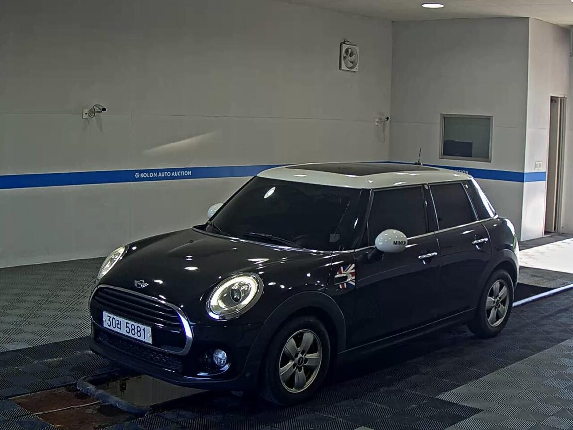 MINI COOPER (3RD GEN) 5-DOOR 1.5 D 2018 - zdjęcie 2
