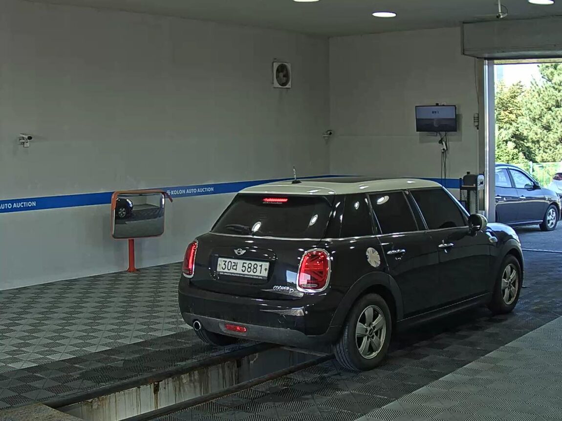 MINI COOPER (3RD GEN) 5-DOOR 1.5 D 2018 - zdjęcie 5