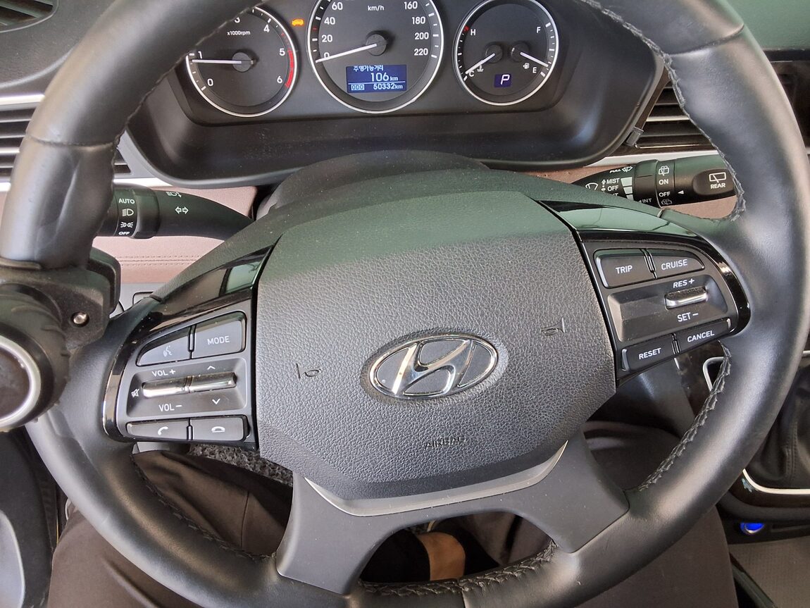 HYUNDAI THE NEW GRAND STAREX 9-SEATER DIESEL 4WD EXCLUSIVE 2020 - zdjęcie 17